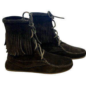 Minnetonka Boots Womens Size 6 Black Suede Fringe Lace Up Moccasin Hardsole 429